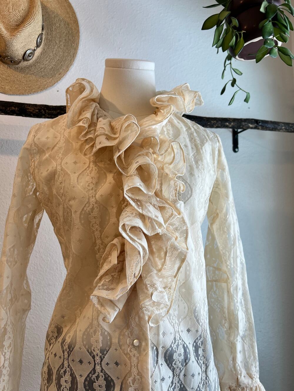 Vintage Neiman Marcus Cream Lace Ruffled Collar Long Sleeve Blouse Size 10